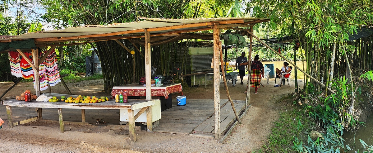 marché guyane le long du fleuve