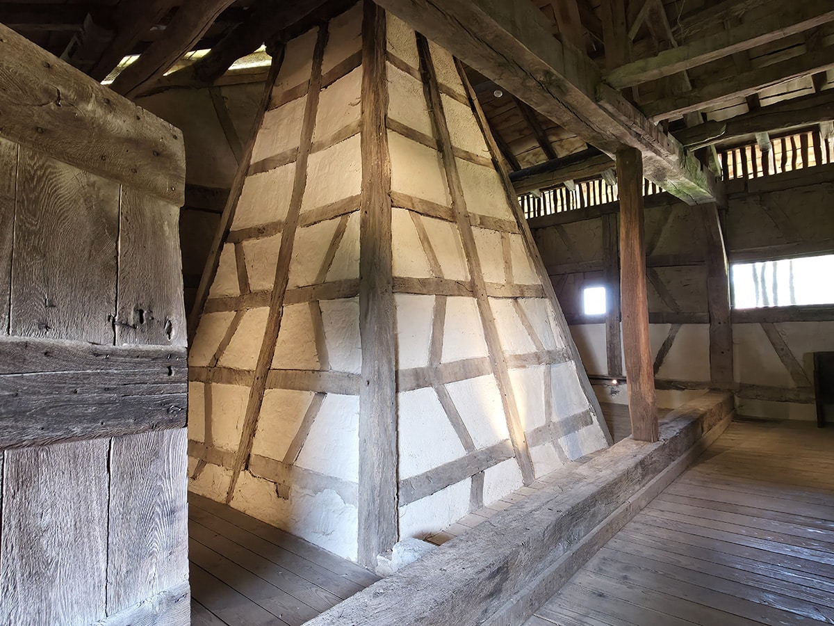 cheminée sarrasine typique de Bresse