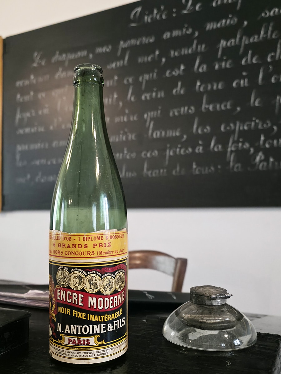bouteille d'encre école d'antan musée du revermont