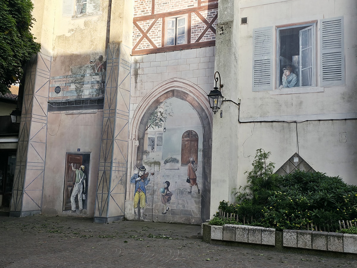 street art représentant quartier médiéval bourg en bresse