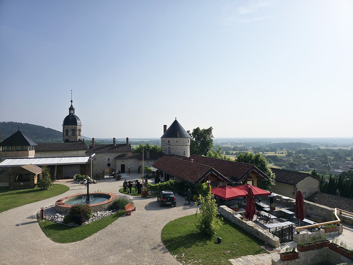 vue cour intérieure du chateau de Treffort