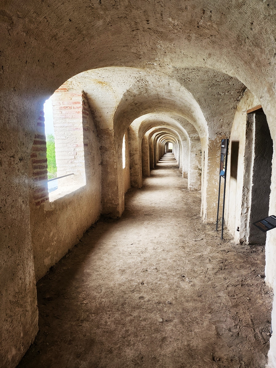 souterrains de l'abbaye de sorde dans les landse