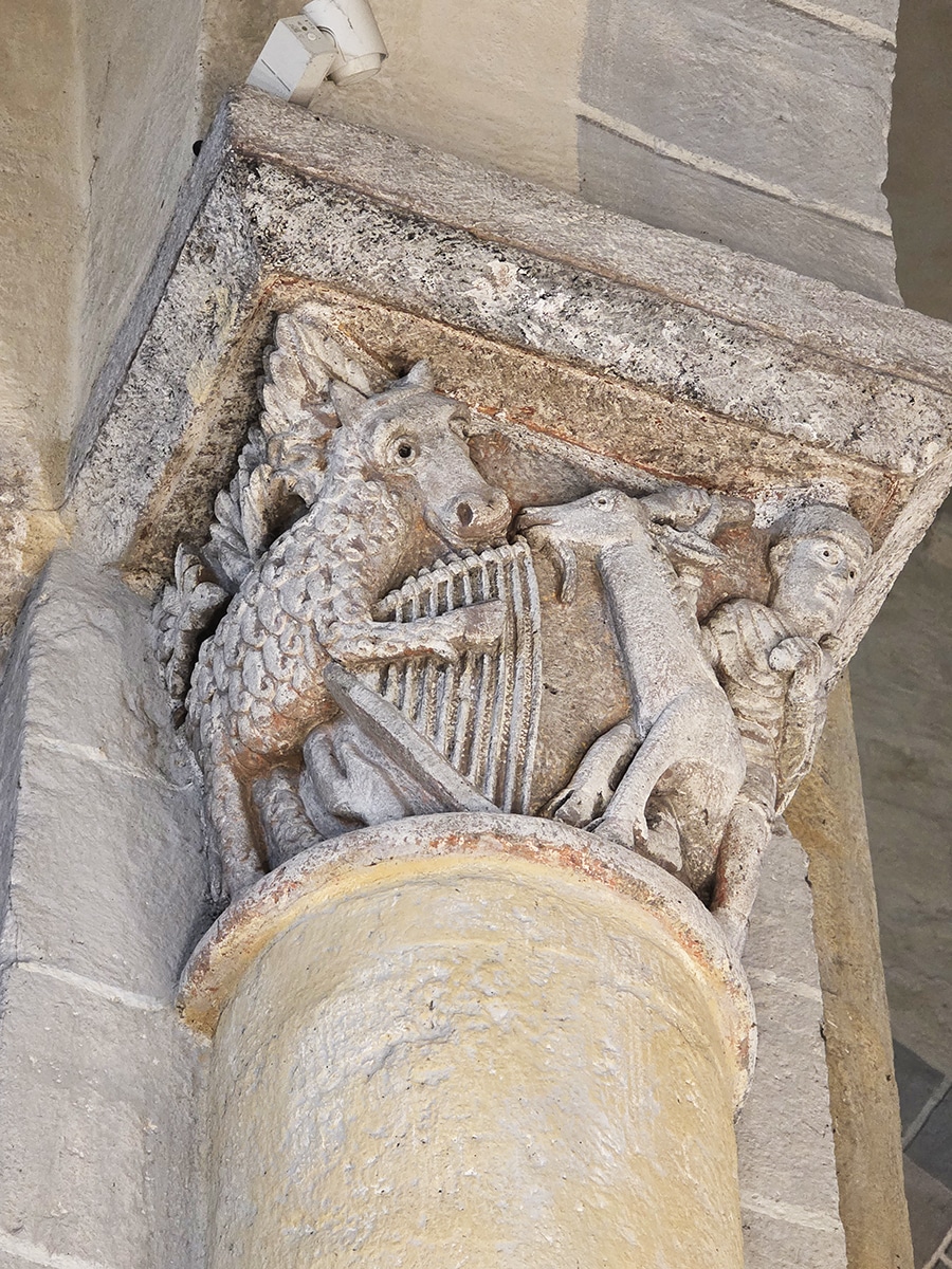 l'ane a la lyre église de saint-nectaire