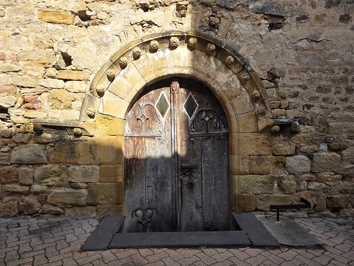 porte église romane de boudes