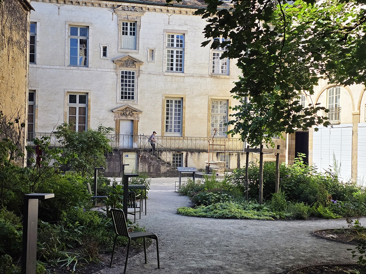 jardin hotel de voguë dijon