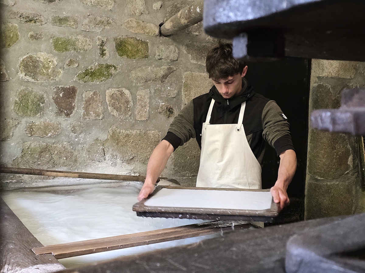 fabrication feuille de papier moulin richard de bas