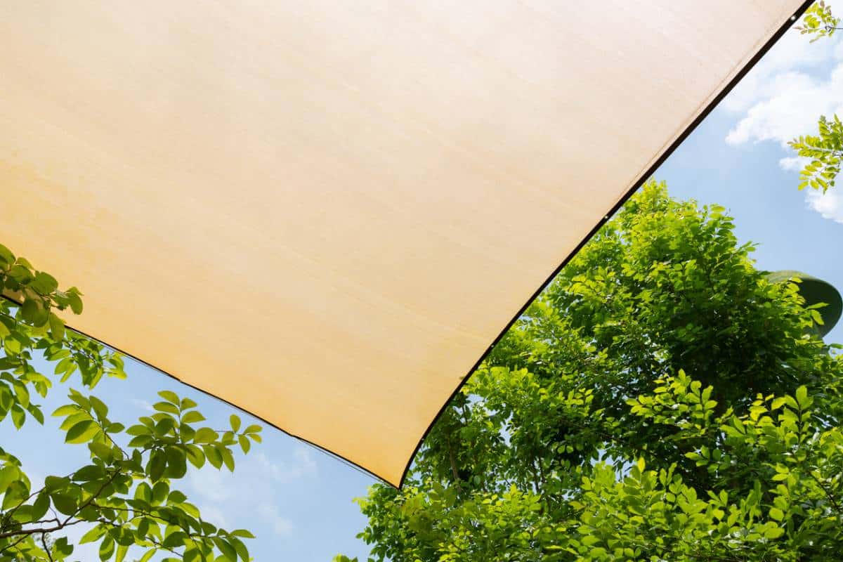 installer un voile d'ombrage