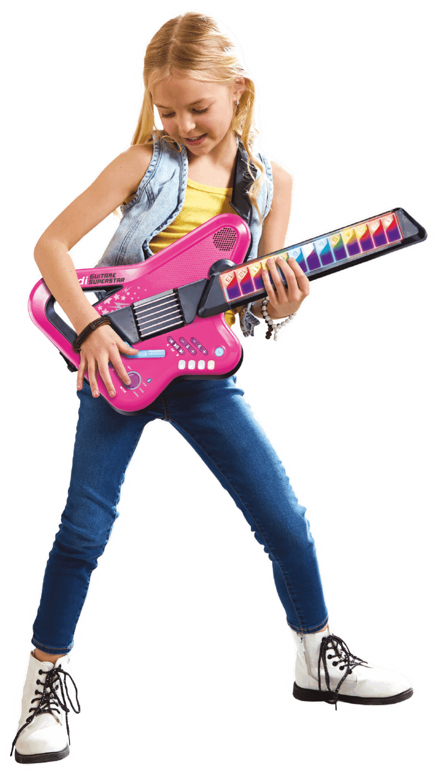 petite fille jouant de la guitare avec la Kidi guitare VTech rose