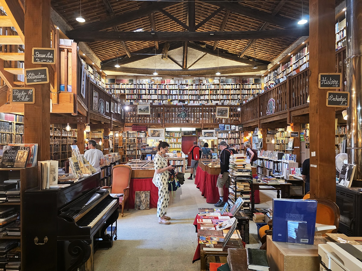 intérieur de la librairie du somail