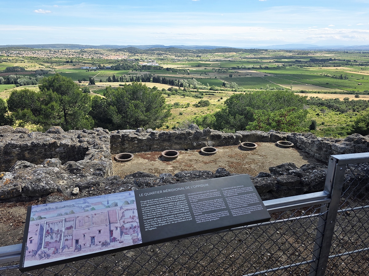 vue panoramique sur le canal du midi depuis l'oppidum d'enserune